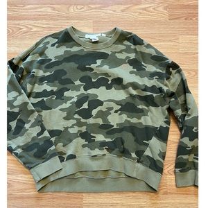 H&M Camo Slightly Cropped Crew Neck size Small